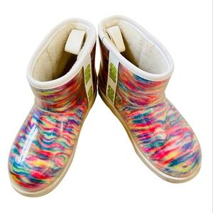 UGG Classic Clear Mini Ankle Waterproof Boots, big Girl Size 4